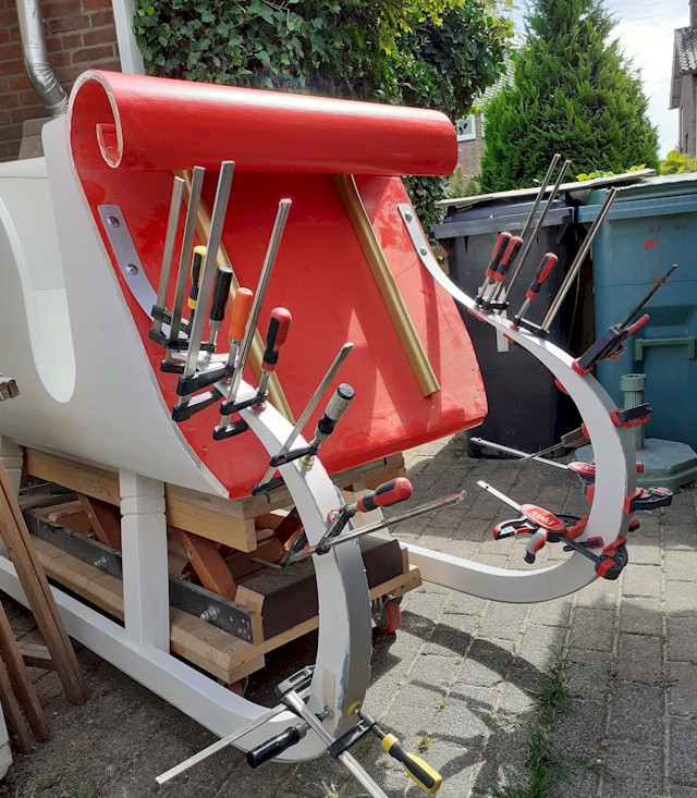 Boog glijders vastzetten met lijmklemmen