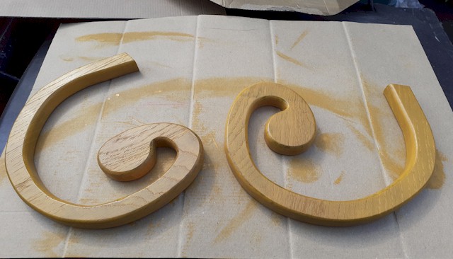 De eindstukken van de krul krijgen een kleurtje