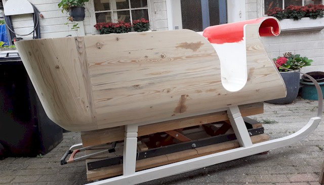 Koetswerk geplamuurd en geschuurd