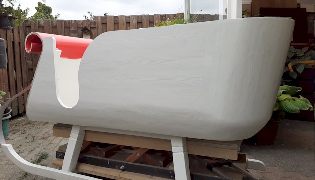 Koetswerk van de slee in de grondverf