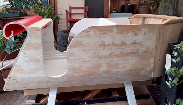 Het koetswerk in de plamuur